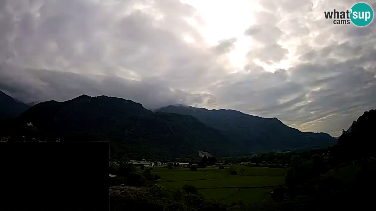 Webcam Kobarid – landing site for sailing paragliders in Kobarid with Ozben takeoff