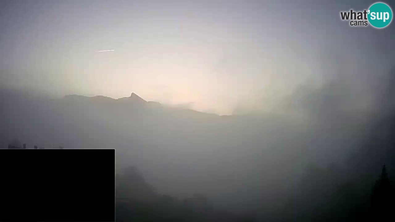 webcam Kobarid – landing site for sailing paragliders in Kobarid with Ozben takeoff