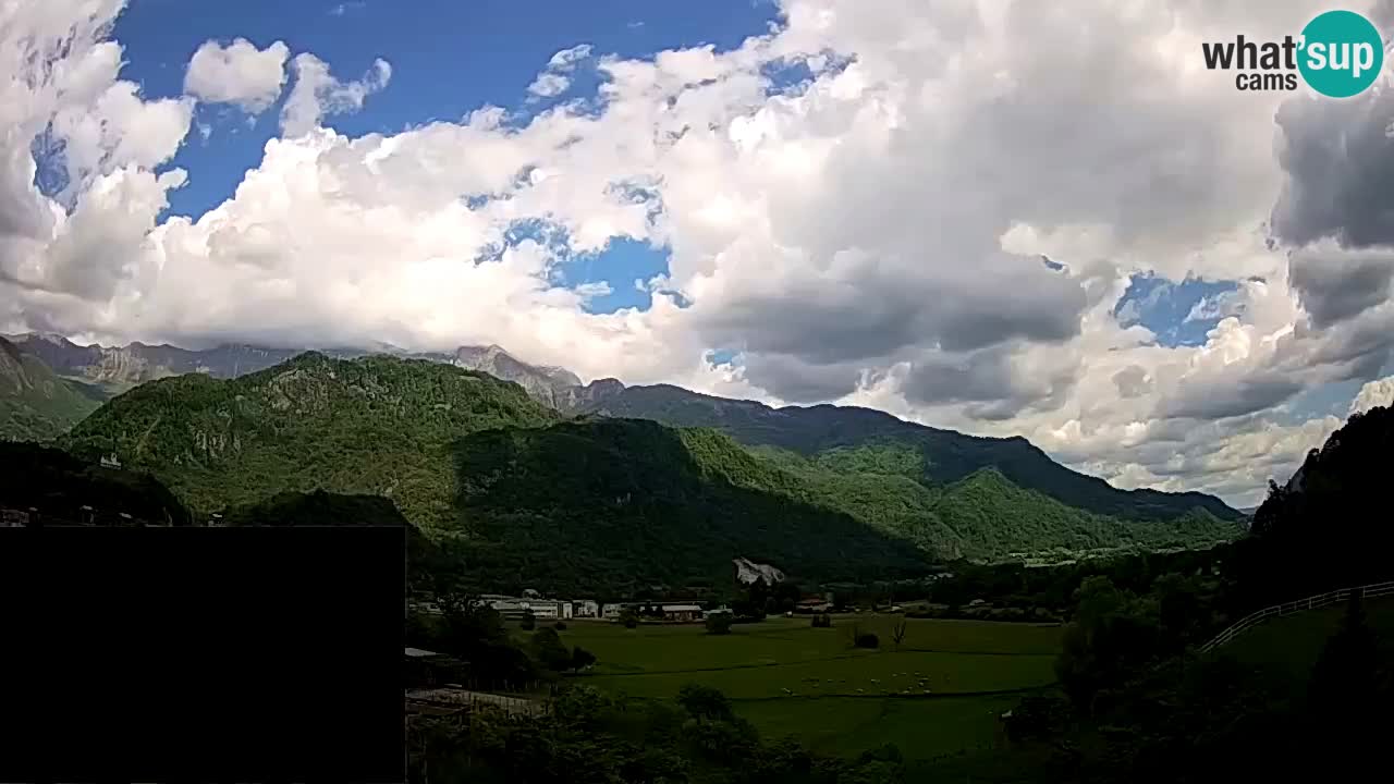 Webcam Kobarid – landing site for sailing paragliders in Kobarid with Ozben takeoff