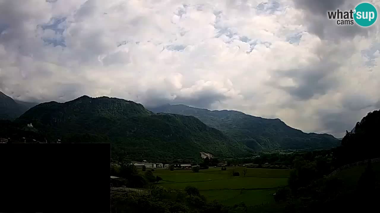 Webcam Kobarid – landing site for sailing paragliders in Kobarid with Ozben takeoff