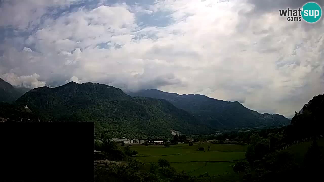 Webcam Kobarid – landing site for sailing paragliders in Kobarid with Ozben takeoff