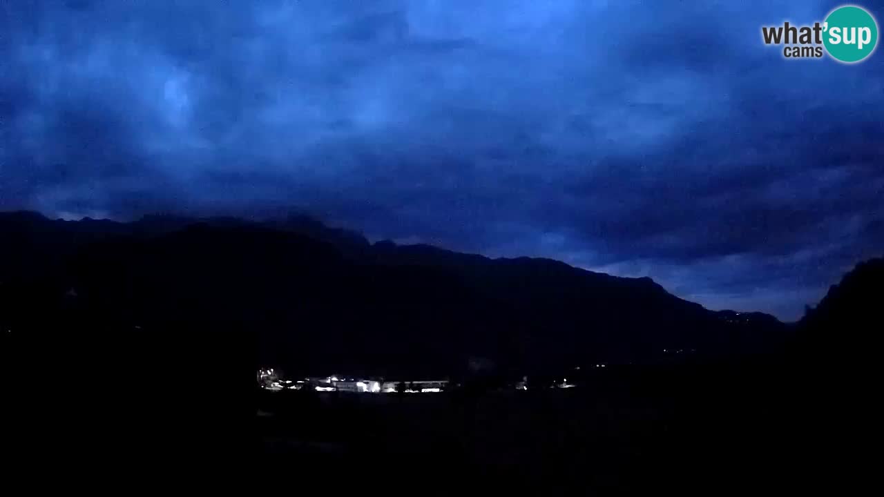 Webcam Kobarid – landing site for sailing paragliders in Kobarid with Ozben takeoff