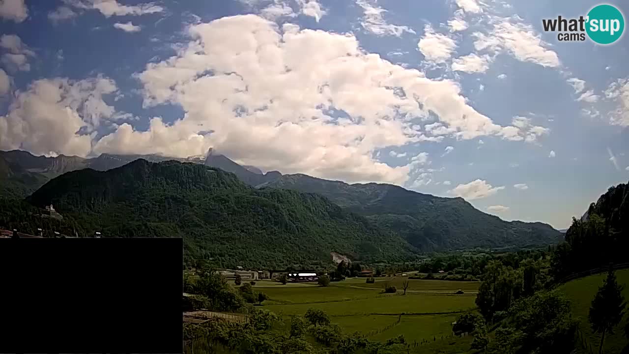 webcam Kobarid – landing site for sailing paragliders in Kobarid with Ozben takeoff