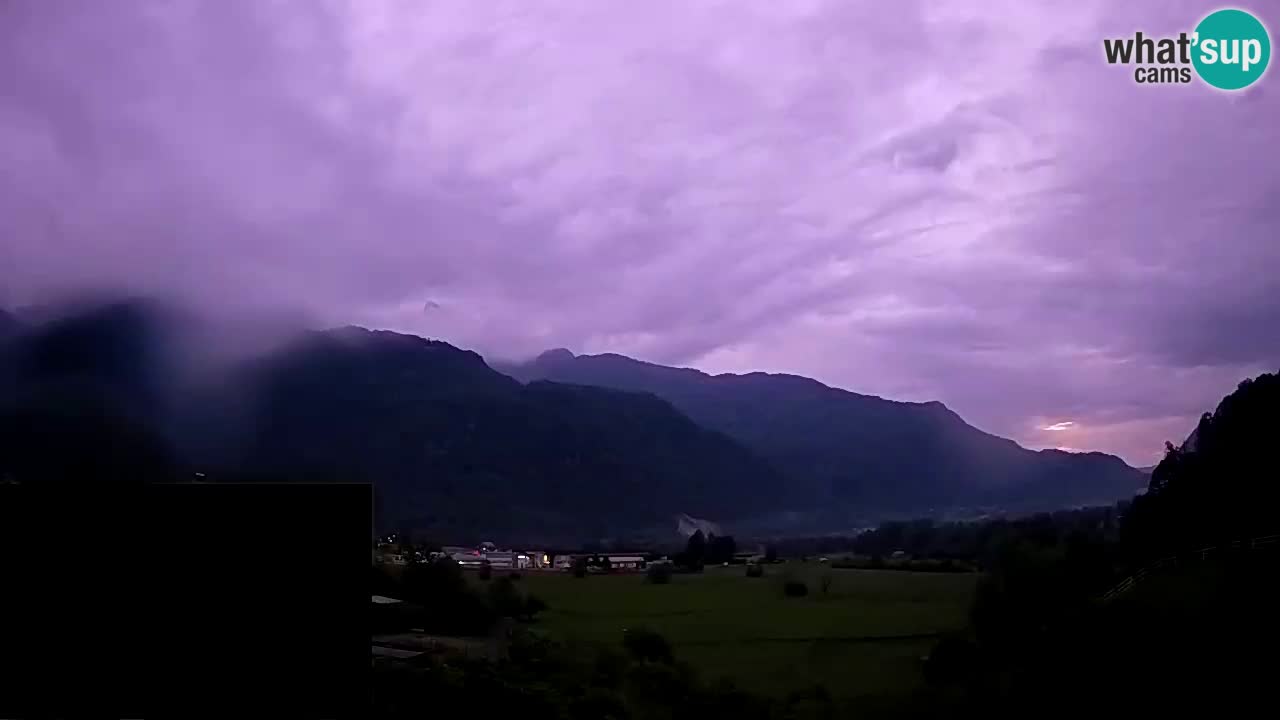 webcam Kobarid – landing site for sailing paragliders in Kobarid with Ozben takeoff