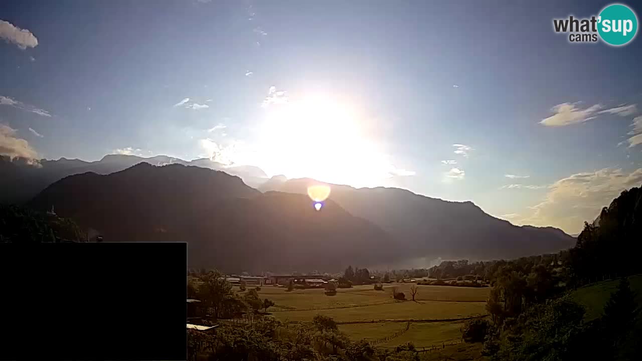webcam Kobarid – landing site for sailing paragliders in Kobarid with Ozben takeoff