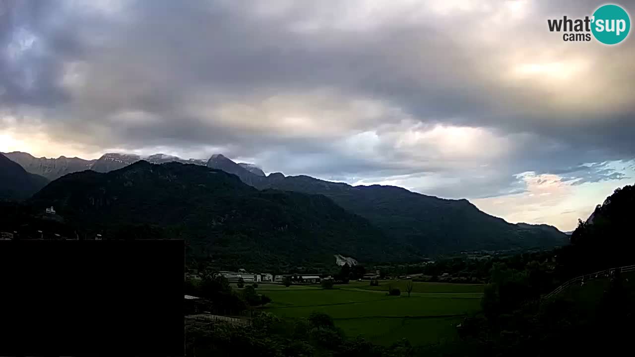 webcam Kobarid – landing site for sailing paragliders in Kobarid with Ozben takeoff