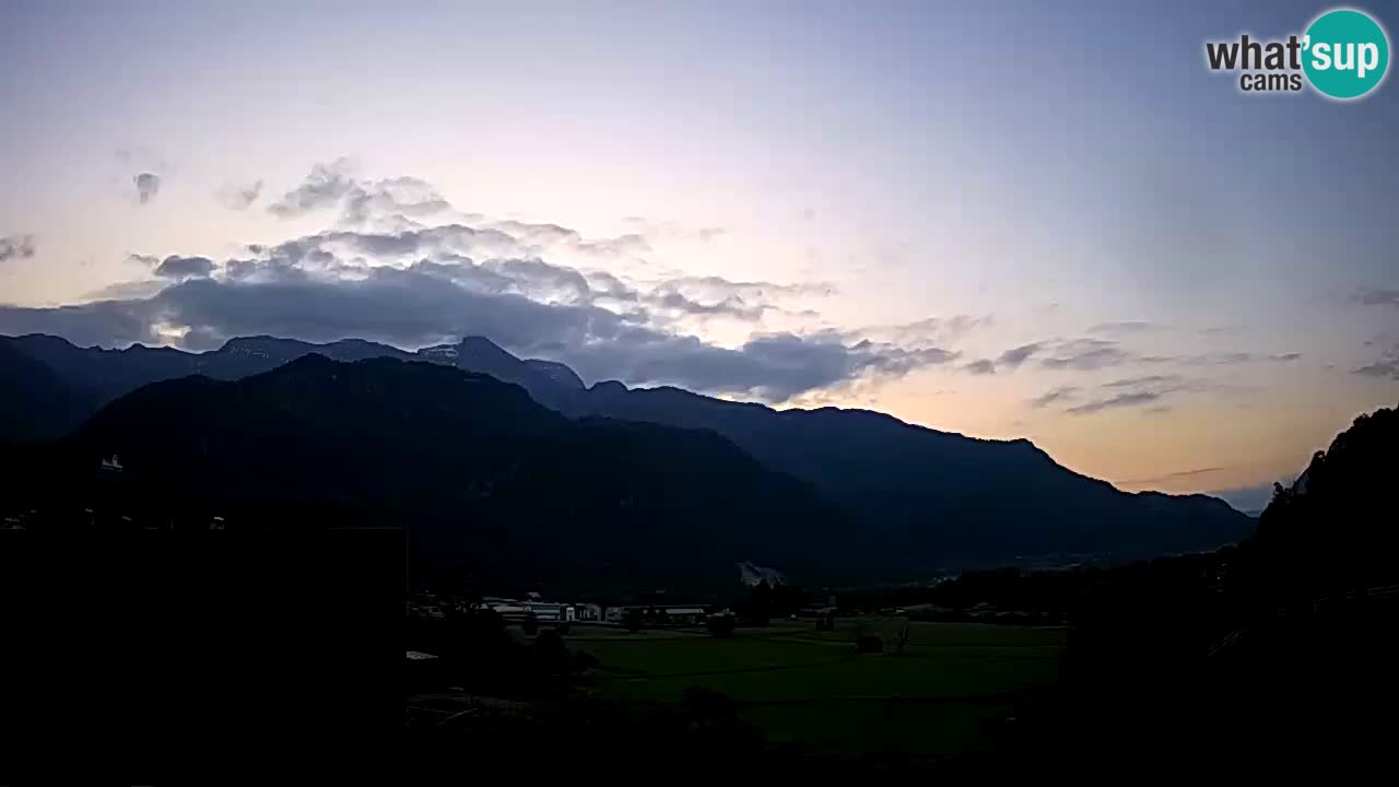 Webcam Kobarid – landing site for sailing paragliders in Kobarid with Ozben takeoff