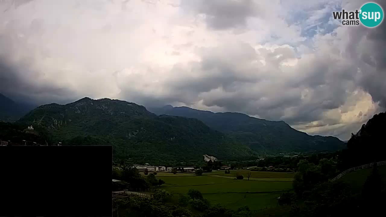 Webcam Kobarid – landing site for sailing paragliders in Kobarid with Ozben takeoff