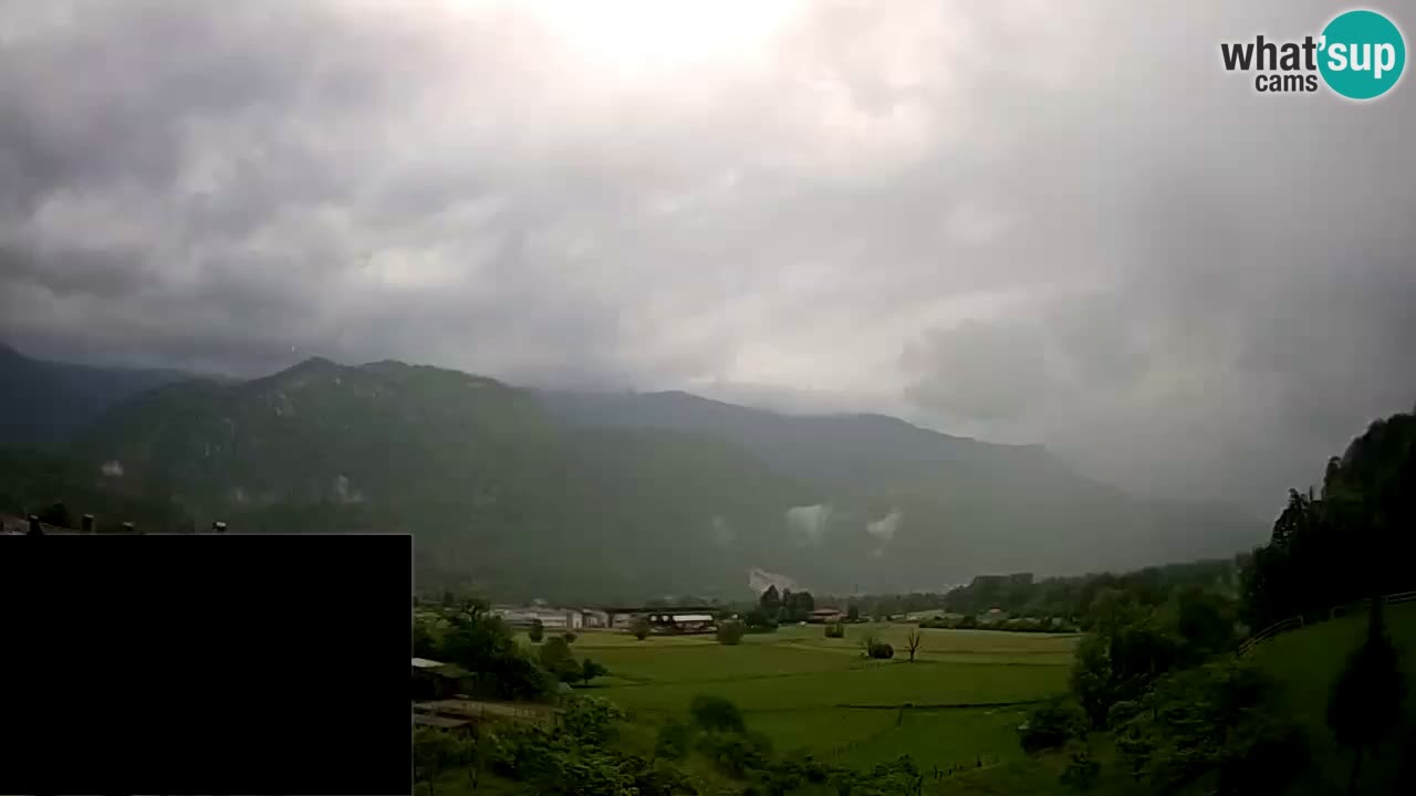Webcam Kobarid – landing site for sailing paragliders in Kobarid with Ozben takeoff