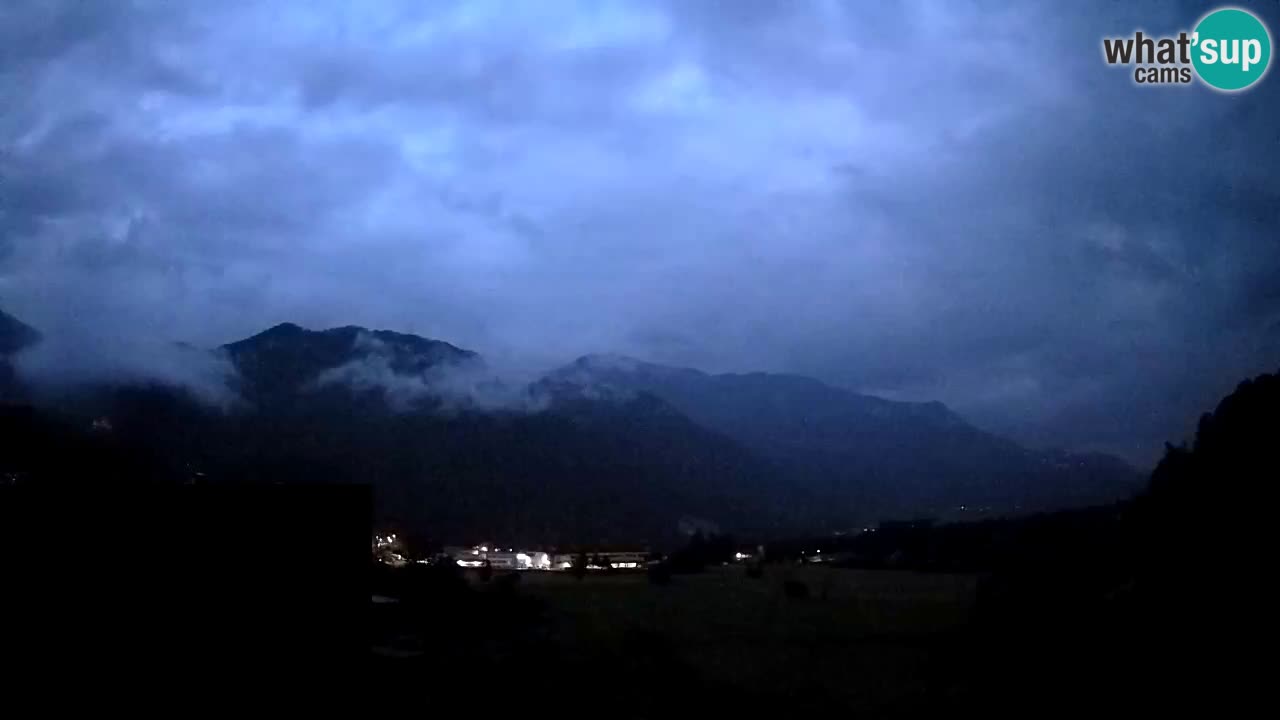 webcam Kobarid – landing site for sailing paragliders in Kobarid with Ozben takeoff