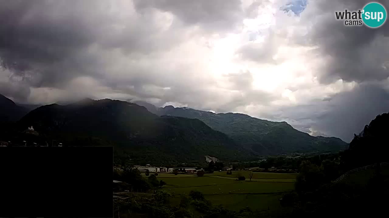 webcam Kobarid – landing site for sailing paragliders in Kobarid with Ozben takeoff