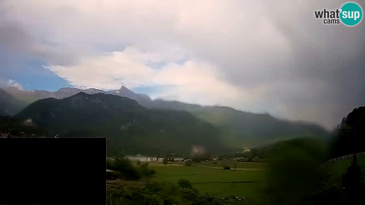 Webcam Kobarid – landing site for sailing paragliders in Kobarid with Ozben takeoff