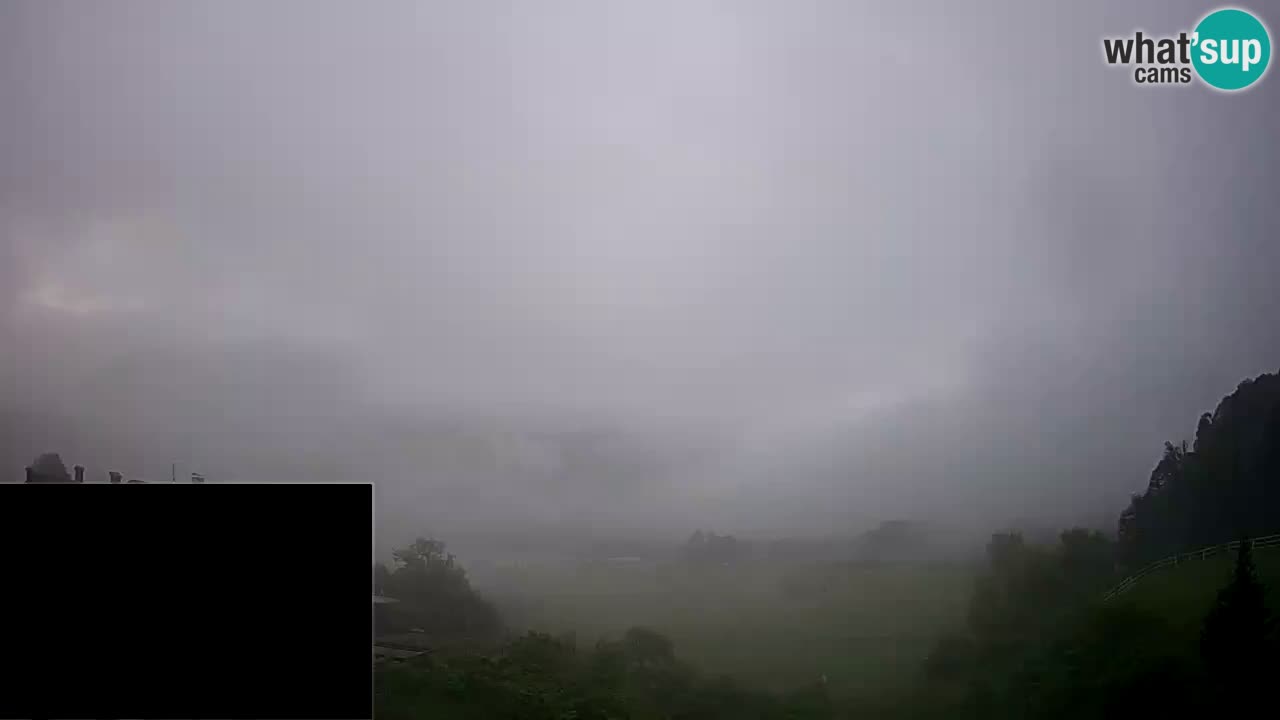 Webcam Kobarid – landing site for sailing paragliders in Kobarid with Ozben takeoff