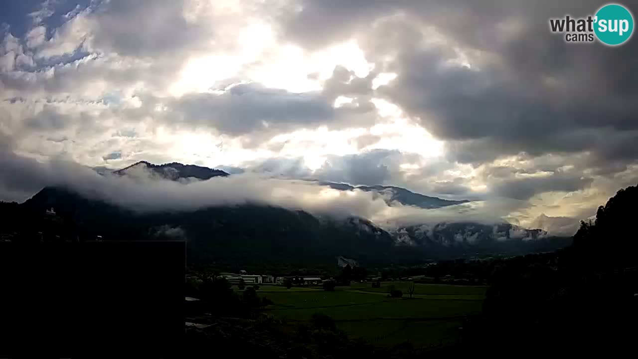 Webcam Kobarid – landing site for sailing paragliders in Kobarid with Ozben takeoff