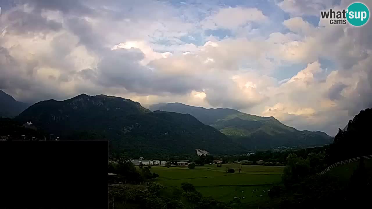 Webcam Kobarid – landing site for sailing paragliders in Kobarid with Ozben takeoff