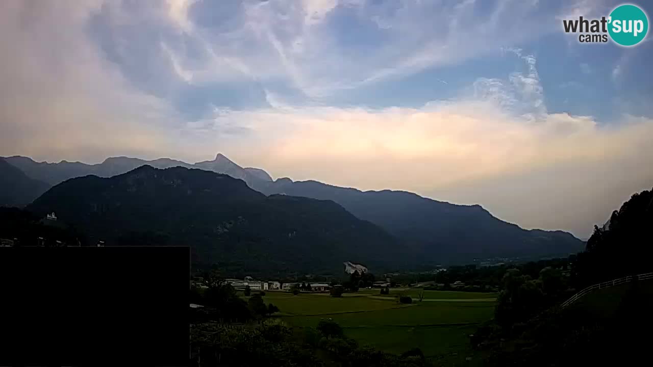 Webcam Kobarid – landing site for sailing paragliders in Kobarid with Ozben takeoff