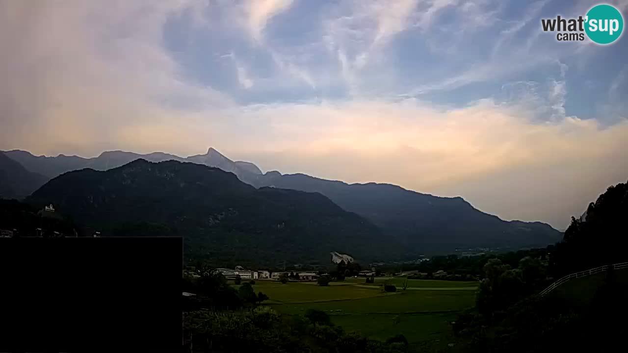 Webcam Kobarid – landing site for sailing paragliders in Kobarid with Ozben takeoff
