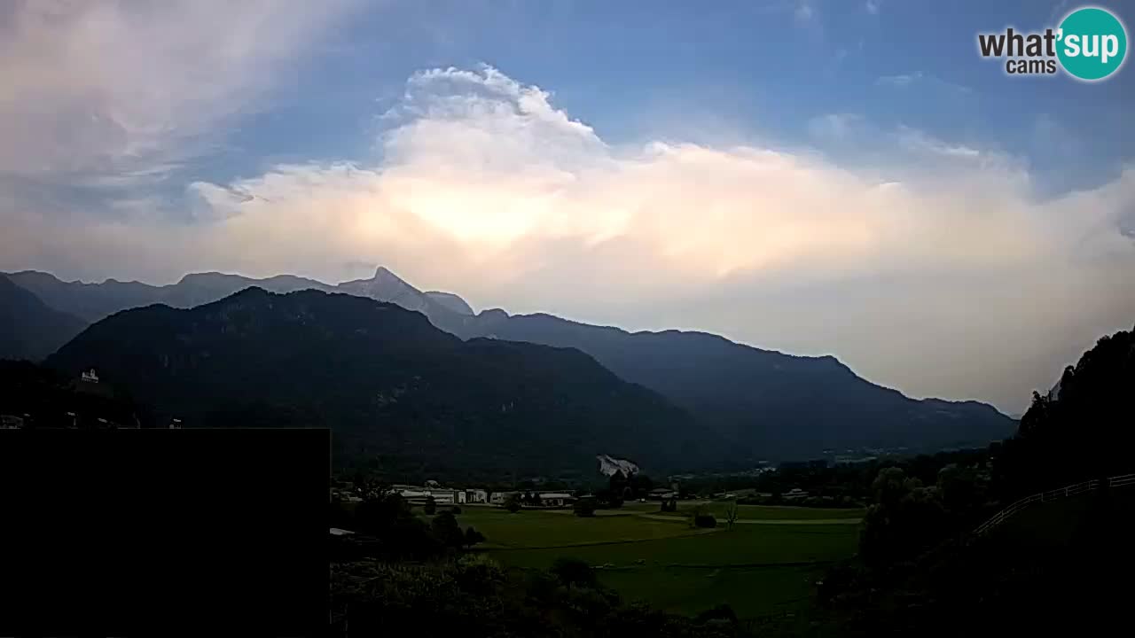 Webcam Kobarid – landing site for sailing paragliders in Kobarid with Ozben takeoff