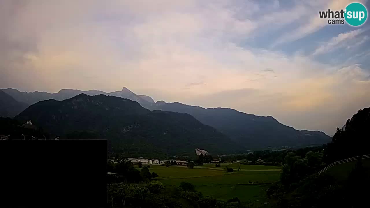 Webcam Kobarid – landing site for sailing paragliders in Kobarid with Ozben takeoff