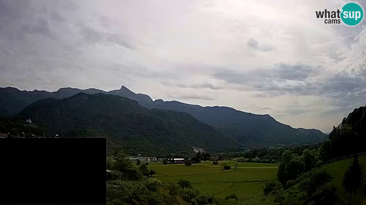 Webcam Kobarid – landing site for sailing paragliders in Kobarid with Ozben takeoff