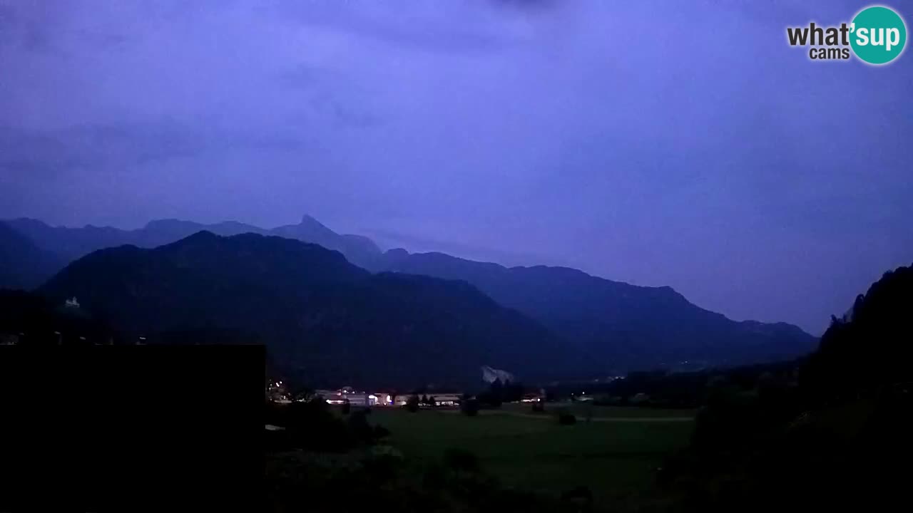 Webcam Kobarid – landing site for sailing paragliders in Kobarid with Ozben takeoff