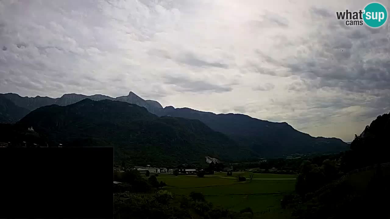 Webcam Kobarid – landing site for sailing paragliders in Kobarid with Ozben takeoff