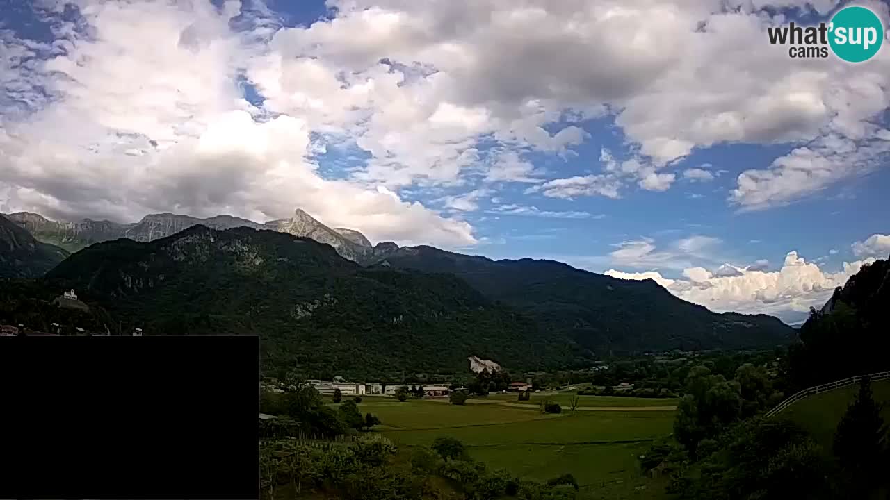 Webcam Kobarid – landing site for sailing paragliders in Kobarid with Ozben takeoff