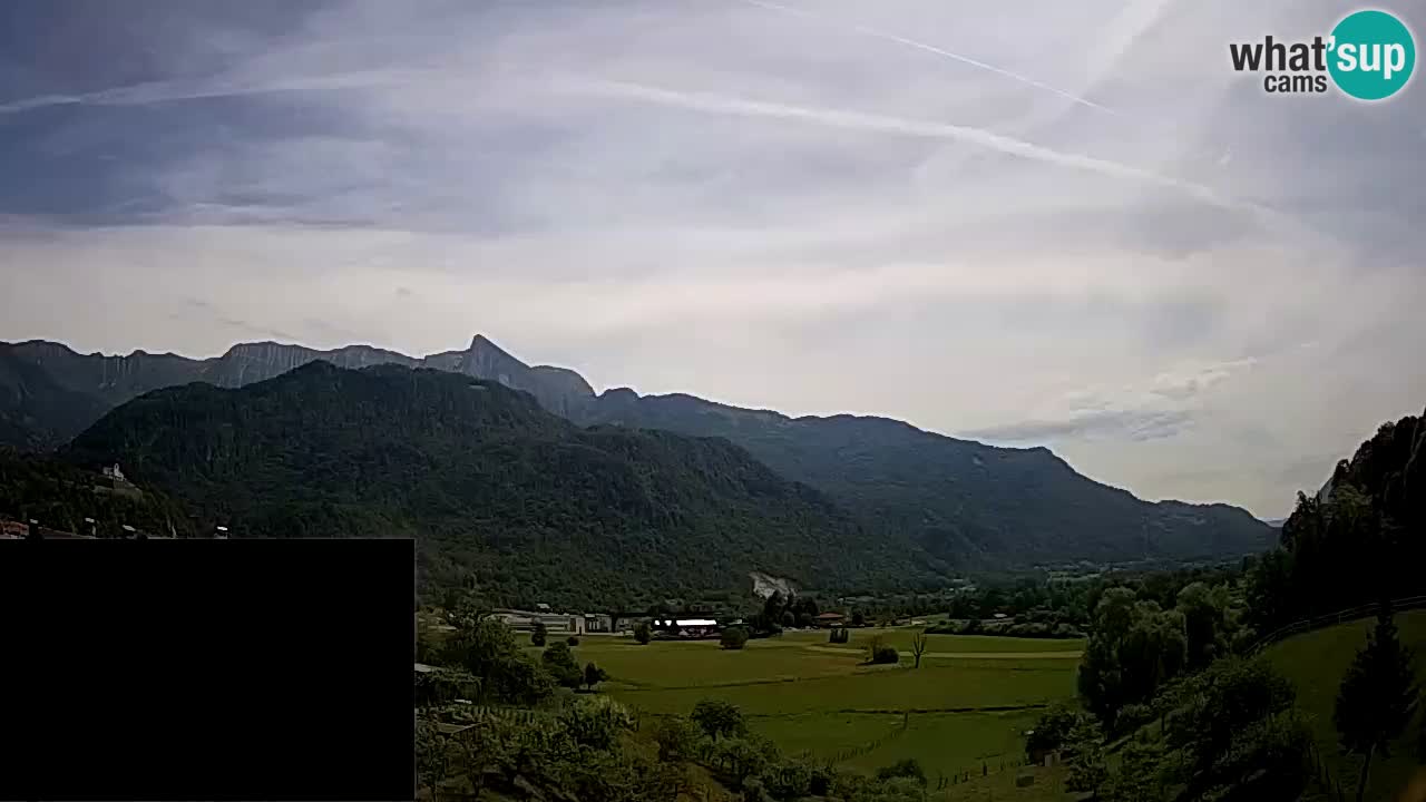 webcam Kobarid – landing site for sailing paragliders in Kobarid with Ozben takeoff