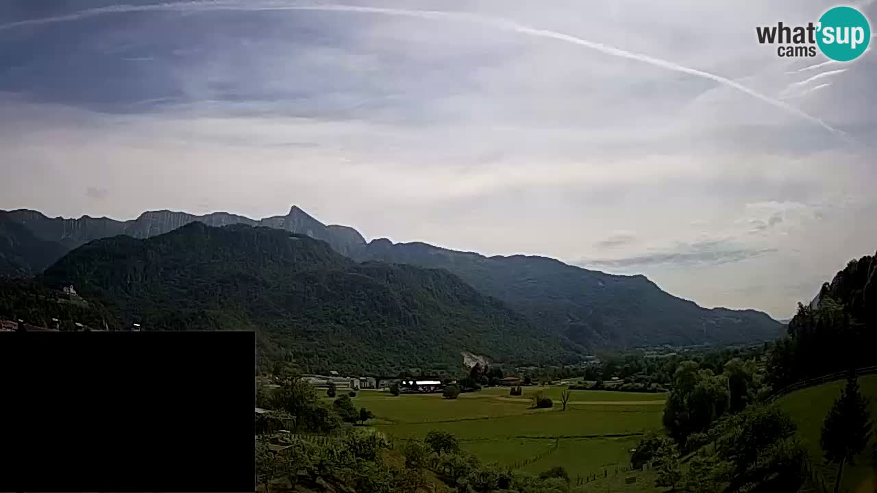webcam Kobarid – landing site for sailing paragliders in Kobarid with Ozben takeoff