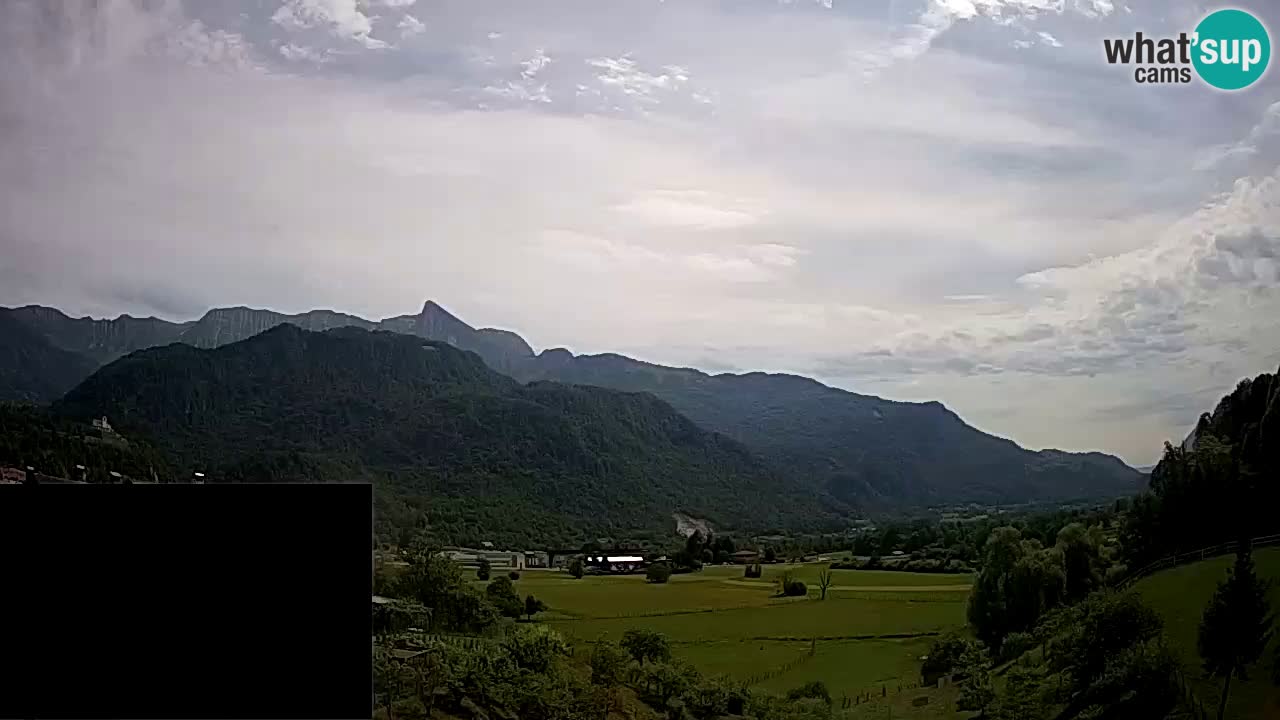 webcam Kobarid – landing site for sailing paragliders in Kobarid with Ozben takeoff