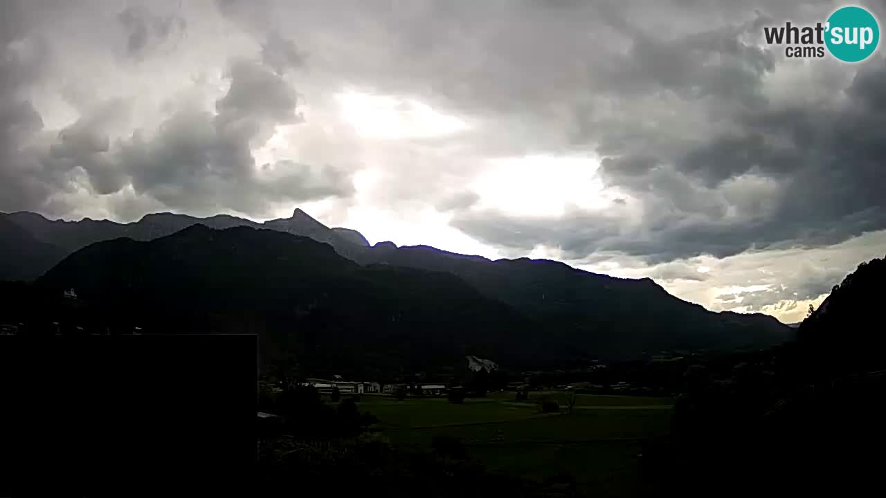 webcam Kobarid – landing site for sailing paragliders in Kobarid with Ozben takeoff