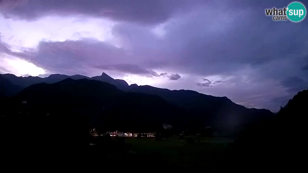 webcam Kobarid – landing site for sailing paragliders in Kobarid with Ozben takeoff