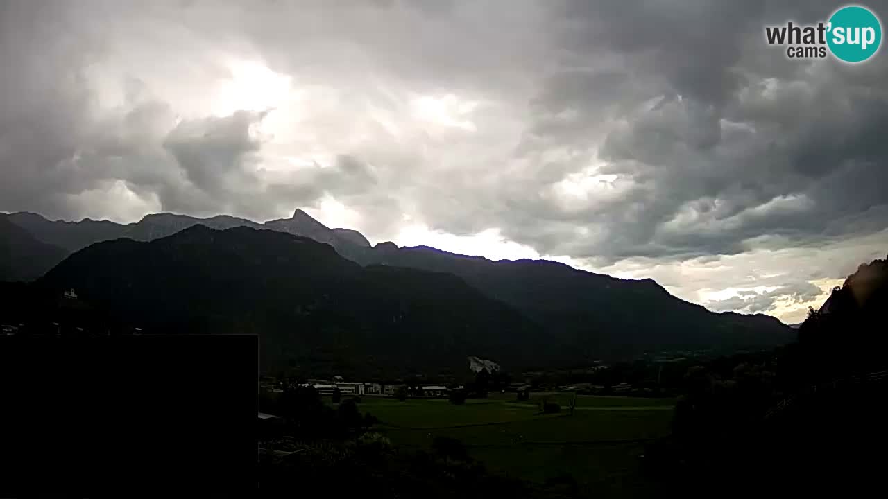 webcam Kobarid – landing site for sailing paragliders in Kobarid with Ozben takeoff