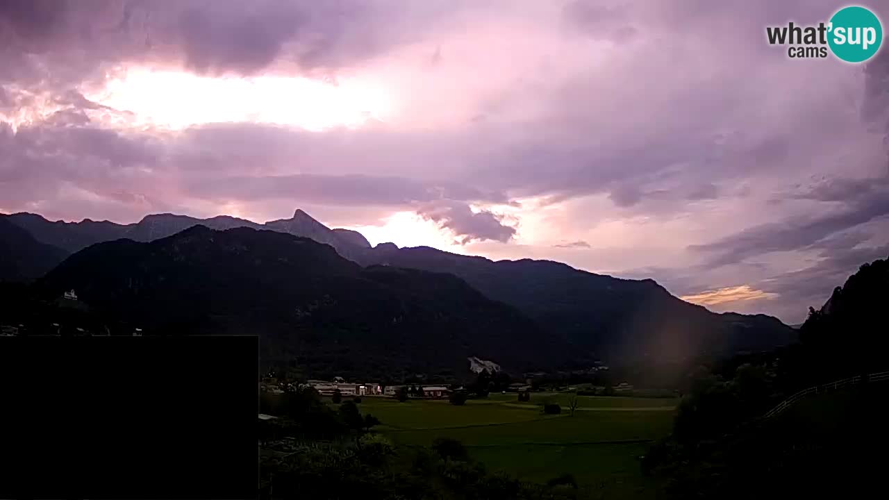 webcam Kobarid – landing site for sailing paragliders in Kobarid with Ozben takeoff