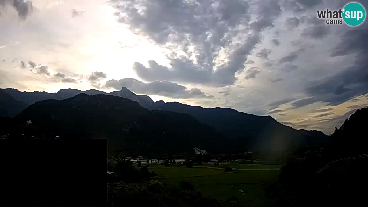 Webcam Kobarid – landing site for sailing paragliders in Kobarid with Ozben takeoff