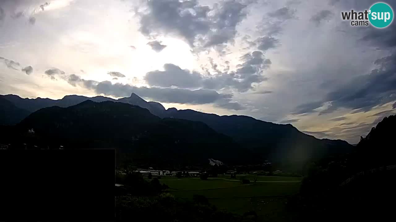 Webcam Kobarid – landing site for sailing paragliders in Kobarid with Ozben takeoff