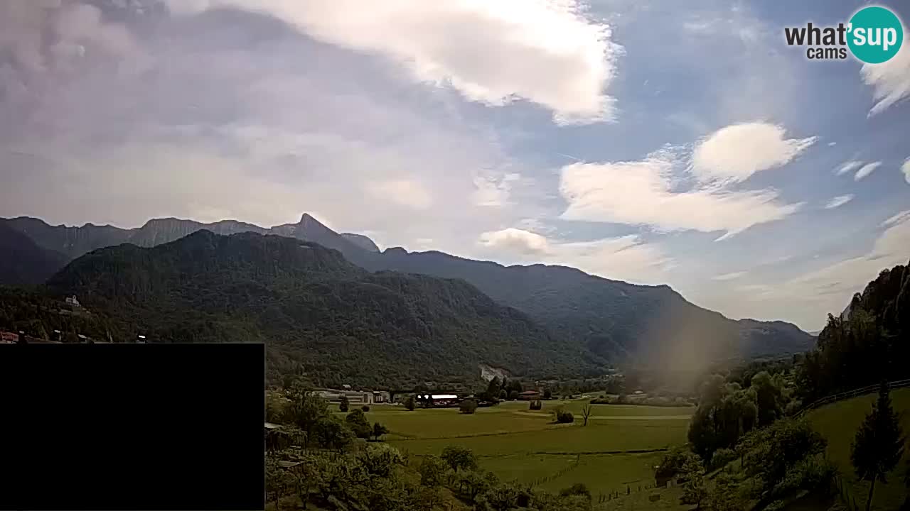 Webcam Kobarid – landing site for sailing paragliders in Kobarid with Ozben takeoff