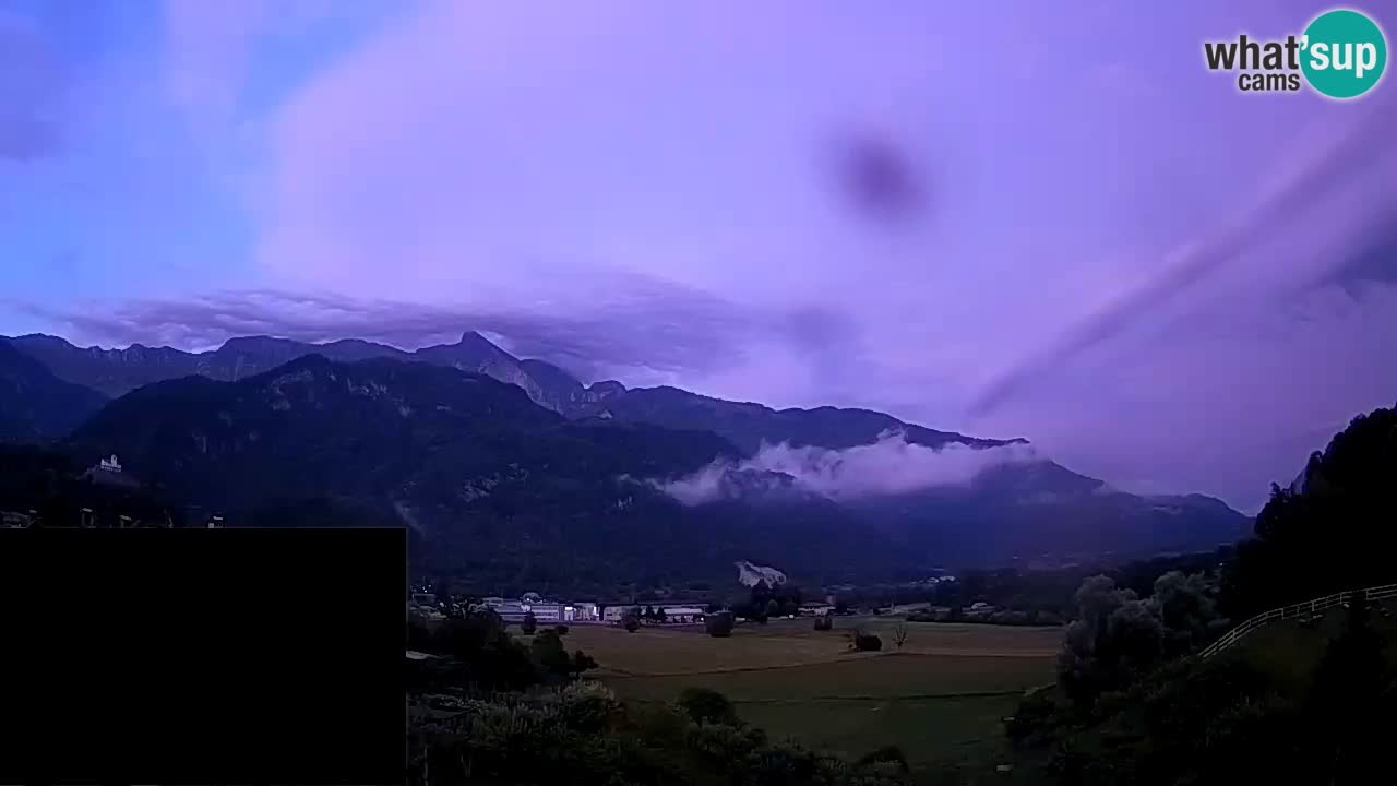 webcam Kobarid – landing site for sailing paragliders in Kobarid with Ozben takeoff
