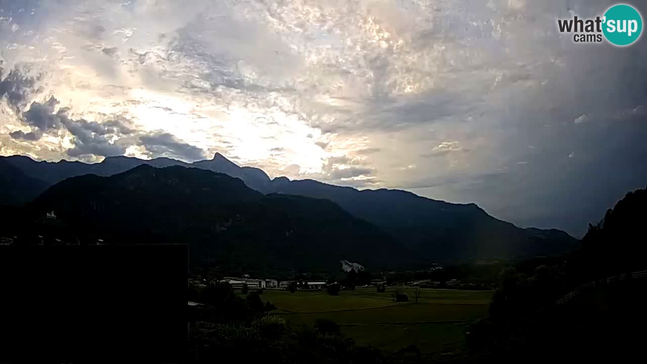 webcam Kobarid – Landefallschirm und Ozbenabstieg