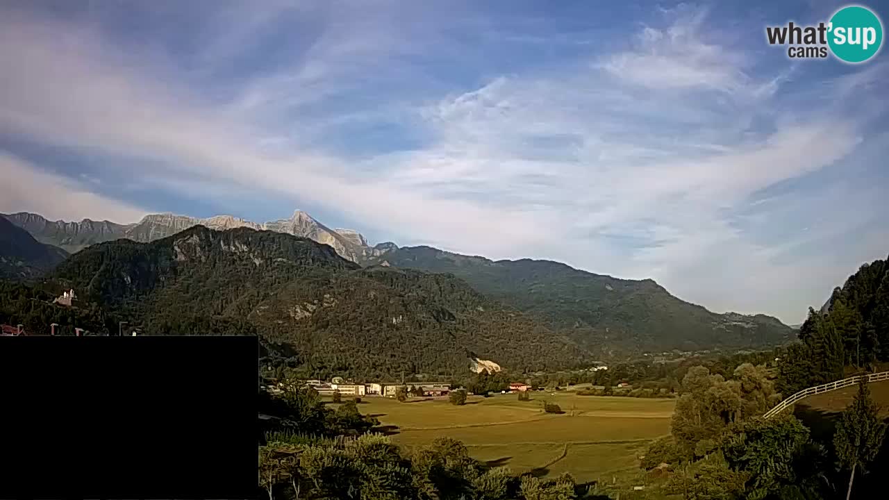 webcam Kobarid – landing site for sailing paragliders in Kobarid with Ozben takeoff