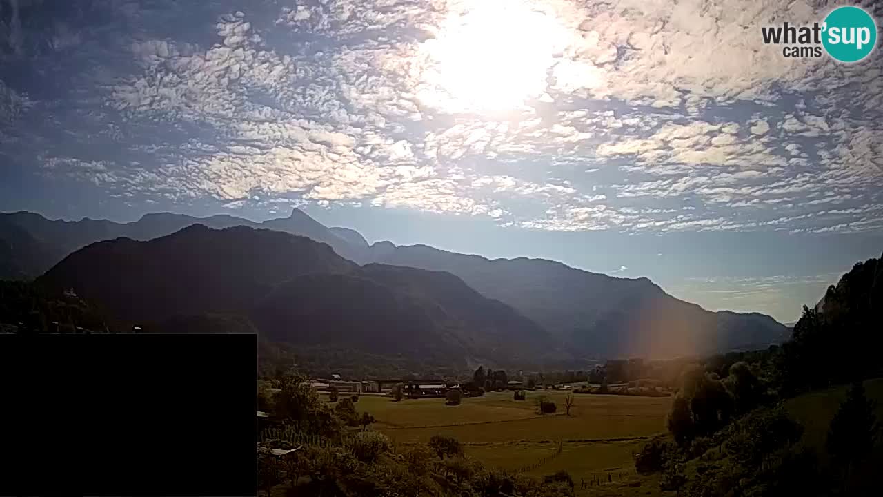 Webcam Kobarid – landing site for sailing paragliders in Kobarid with Ozben takeoff