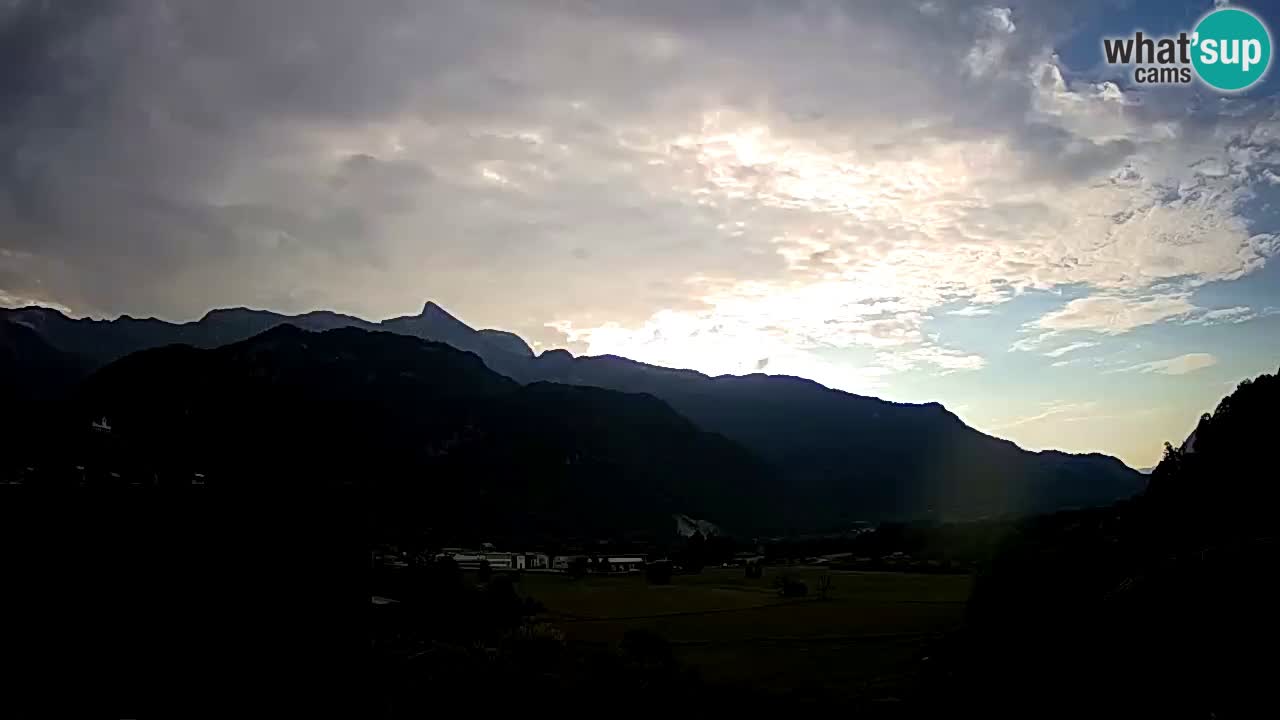 Webcam Kobarid – landing site for sailing paragliders in Kobarid with Ozben takeoff