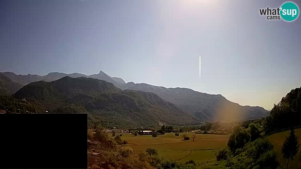 Webcam Kobarid – landing site for sailing paragliders in Kobarid with Ozben takeoff