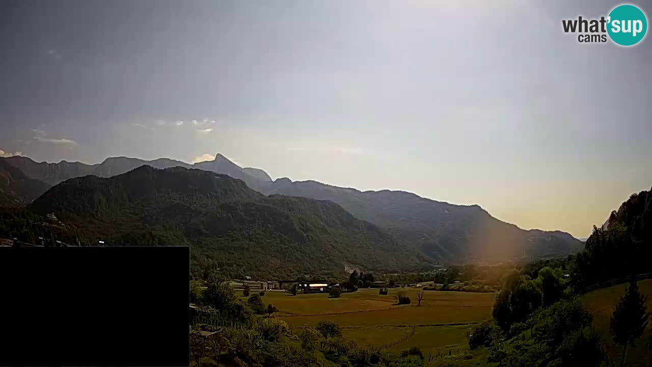 webcam Kobarid – landing site for sailing paragliders in Kobarid with Ozben takeoff
