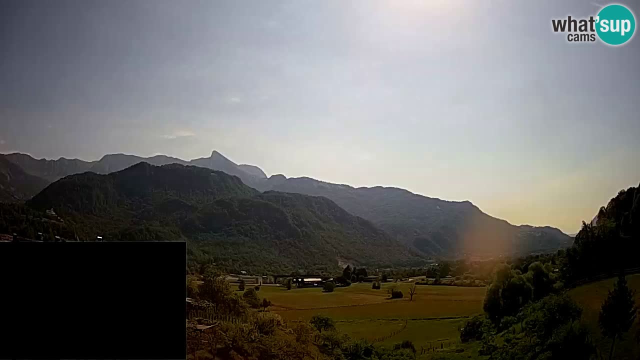 Webcam Kobarid – landing site for sailing paragliders in Kobarid with Ozben takeoff