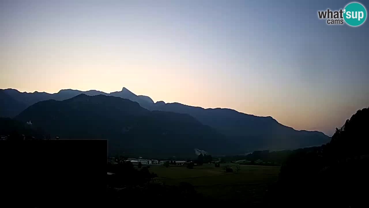 Webcam Kobarid – landing site for sailing paragliders in Kobarid with Ozben takeoff