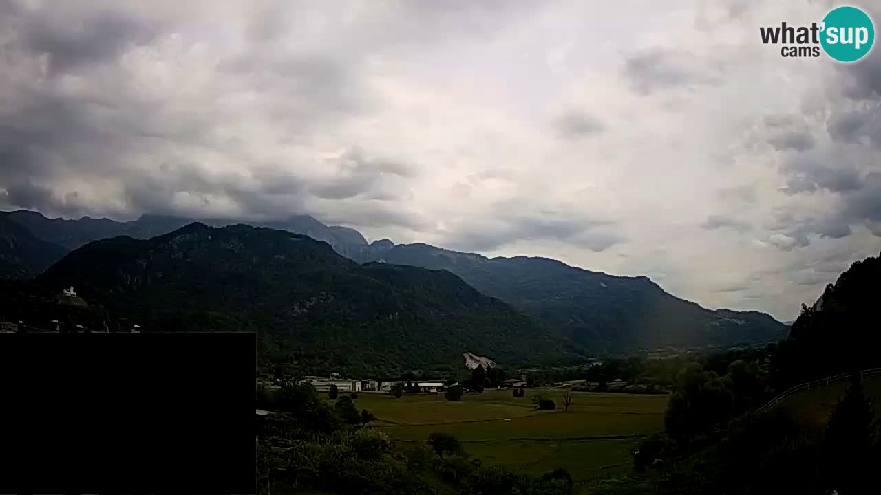 Webcam Kobarid – landing site for sailing paragliders in Kobarid with Ozben takeoff