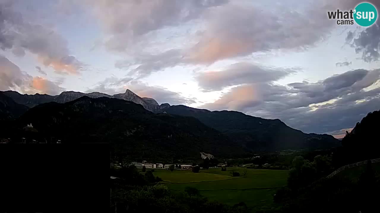 webcam Kobarid – landing site for sailing paragliders in Kobarid with Ozben takeoff