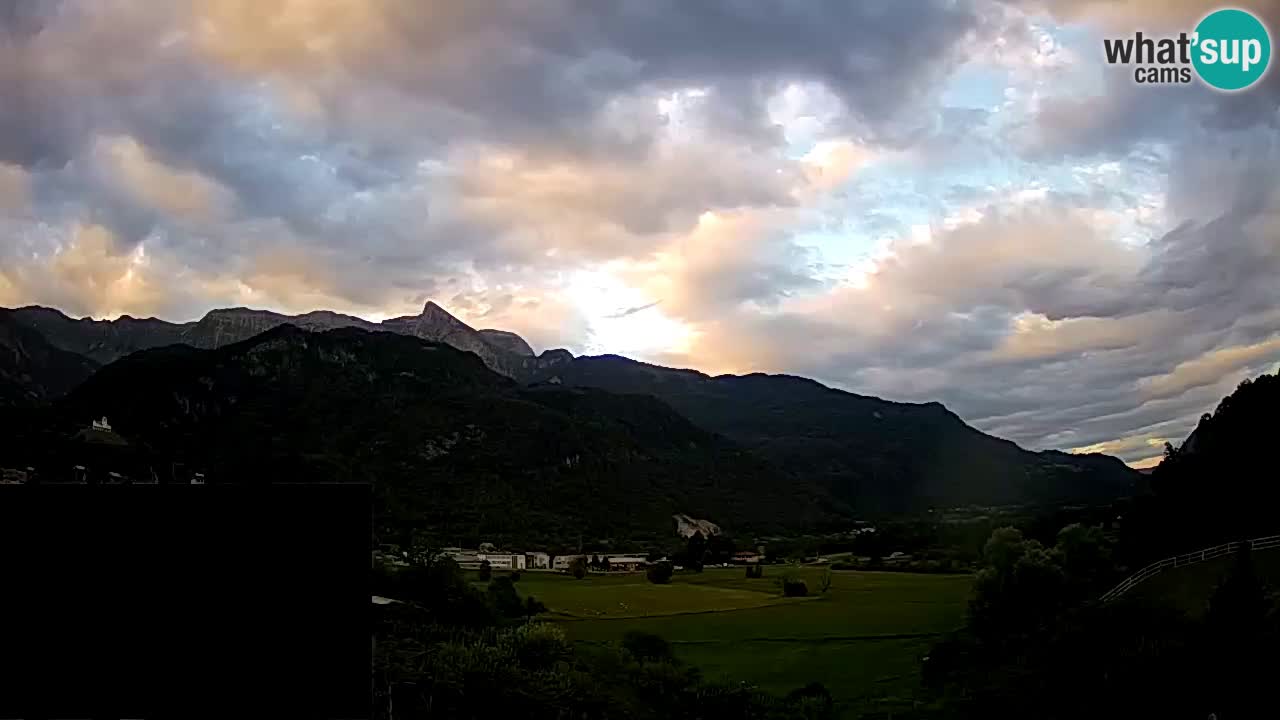 Webcam Kobarid – landing site for sailing paragliders in Kobarid with Ozben takeoff