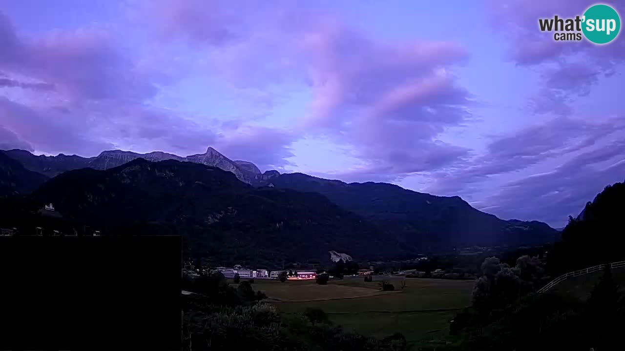 Webcam Kobarid – landing site for sailing paragliders in Kobarid with Ozben takeoff